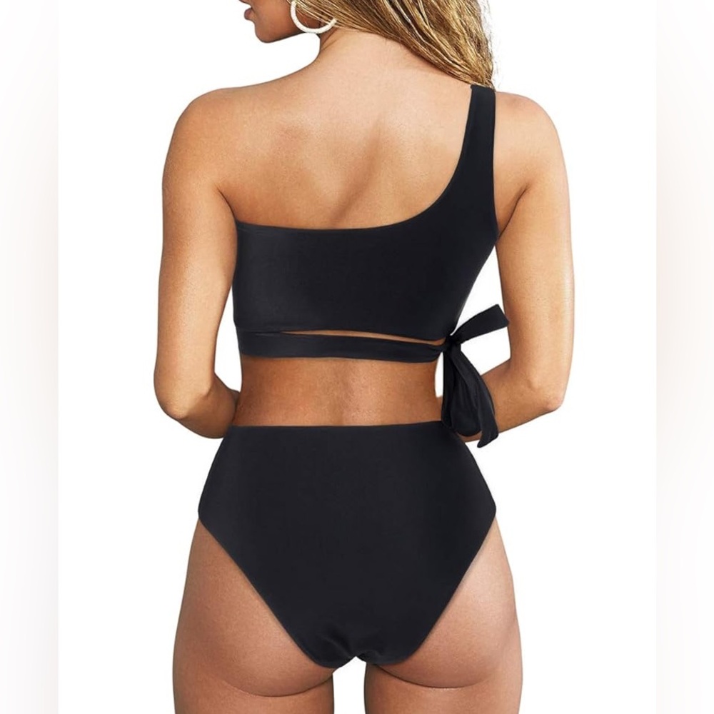 2-piece black bikini - Picture 2 of 3